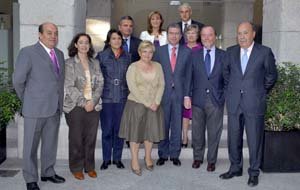 Autoridades locales y regionales en el acto de firma de convenio