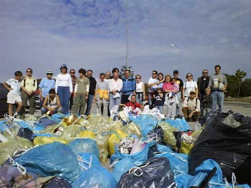 Los vecinos de Colmenarejo tras la retirada de basura