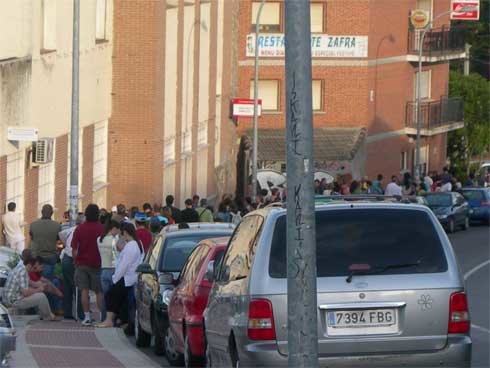 Las colas del paro llegan a ser interminables (Foto: Archivo)