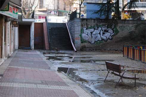 Fuga de agua en el paseo del Río Guadarrama