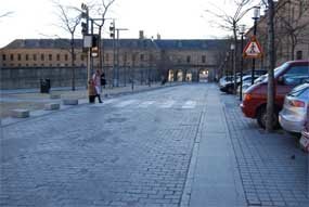 El Paseo Juan de Borbón y Battenberg rodea la Lonja del Monasterio de San Lorenzo 