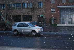 Nieva de nuevo en la Sierra, aunque sin provocar dificultades de importancia en las carreteras