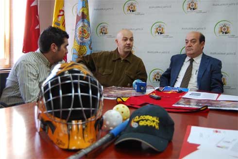 España busca en el polideportivo municipal su pase al Campeonato del Mundo de Floorball