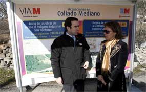 El director general de Carreteras, con la alcaldesa de Collado Mediano 