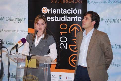 La concejala de Juventud, con el alcalde