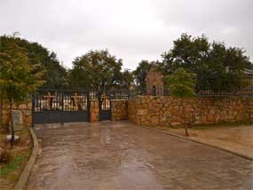 Entrada al cementerio municipal 