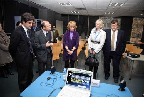 La presidenta regional, en el centro, acudió a la inauguración del congreso de SEMERGEN