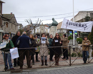 Los vecinos se concentraron a las puertas de la Iglesia