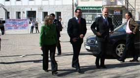 Manuel Chaves visita las polémicas obras de la calle Real, finalizadas para su llegada