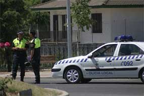 Los agentes sancionaron en la plaza de la Sierra