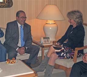 Pablo González, presidente de FACEM, con Esperanza Aguirre