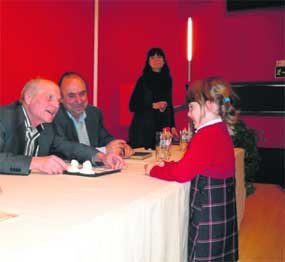 El pintor y escultor Antonio López visita el colegio Leonardo da Vinci de Moralzarzal