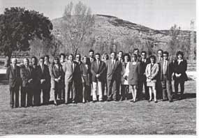 Candidatura del PP que ganó las elecciones en 1995.- En la fotografía tomada en la Dehesa (mayo de 1995), aparecen los 23 integrantes de la candidatura del Partido Popular que, liderada por José Luis Peñalvo Giraldo, ganó los comicios celebrados ese mismo año. En primera línea y en el centro aparecen, junto a Peñalvo, Carmen Rodríguez, Alberto Arribas y José Juan Fernández, entre otros que luego lograrían el acta de edil.