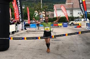 Raúl García Castán, atravesando la meta en Cercedilla (Foto: Cedida)