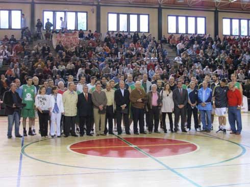 Los ex presidentes del club, alcaldes y jugadores participantes