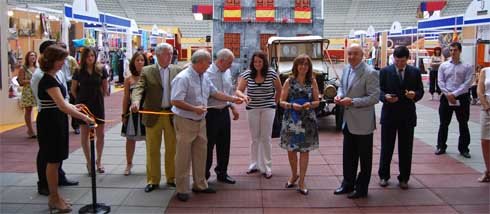 Hasta el domingo se celebra en la plaza de toros la Feria del Comercio