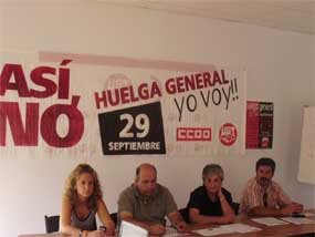 La Plataforma de la Sierra por la huelga general reparte un manifiesto entre los trabajadores 