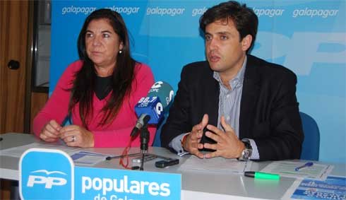 Daniel Pérez y Lola Bermúdez, en la sede de los populares galapagueños