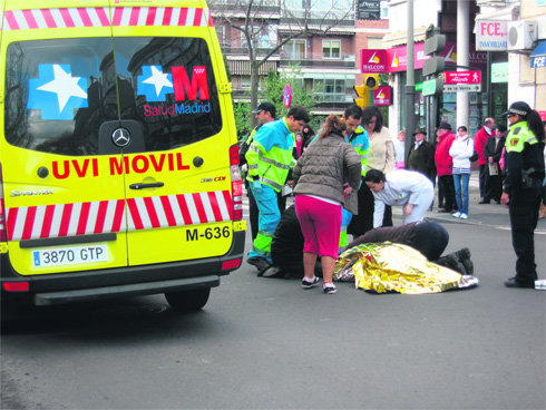 Una mujer de 74 años, en estado grave tras ser atropellada por un coche en la calle Real