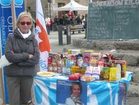 El PP de Colmenarejo recoge 100 kilos de alimentos para Cáritas