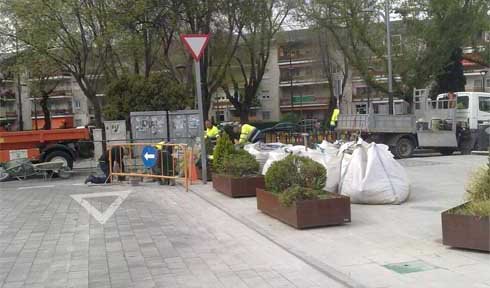 Baile de adoquines en la faraónica obra de Honorio Lozano y Batalla de Bailén, en Villalba  