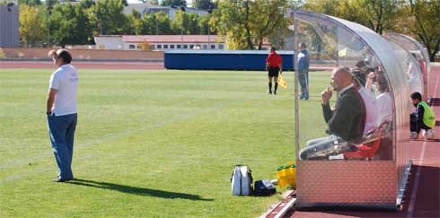 El Villalba repesca a Urías antes de escenificar su adiós al ascenso 