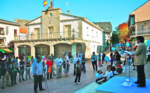 Un mitin en plena plaza