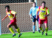 César, el meta Toni e Iván Pérez, seguirán siendo piezas clave del CUC Villalba 2006/2007 (Foto: EL FARO)