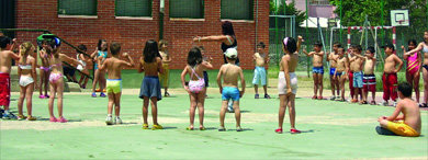 200 niños están llenando su verano de actividades, juegos y excursiones