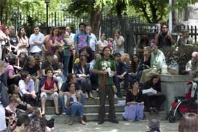 El movimiento 15-M celebra hoy su segunda asamblea en el parque Terreros de San Lorenzo