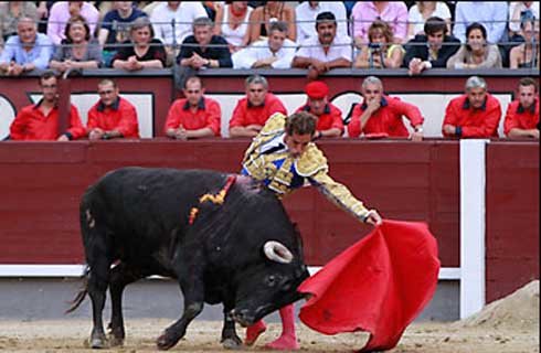 César Jiménez corta dos orejas  en el último tramo de San Isidro