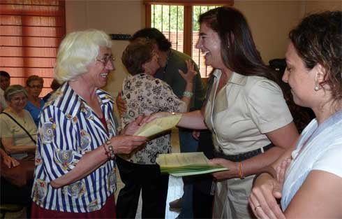 Se entregan los diplomas del taller de memoria, en el que han participado 82 mayores de la localidad