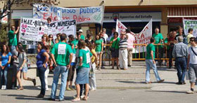 Los sindicatos cifran en un 75 por ciento el seguimiento de la huelga de Secundaria en los centros educativos de la zona Oeste