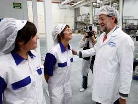 Mariano Rajoy visita la fábrica de Central Lechera Asturiana en Zarzalejo