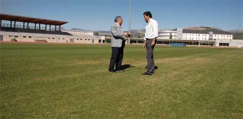 La hierba natural llega a tiempo para un derbi de altos vuelos 