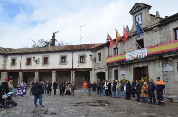 Guadarrama conmemora el Día Internacional de las mujeres en la Plaza Mayor