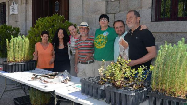 Bolsas reutilizables y ejemplares de árboles y plantas aromáticas por el Día Mundial del Medio Ambiente