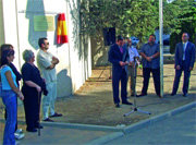 La familia de Quique, escuchando el discurso del alcalde (Foto: E. P.)