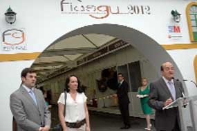 El alcalde y la directora general de Comercio de la Comunidad inauguran FIASGU