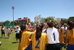 El equipo valenciano, celebrando el título