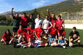 El equipo de ‘Pizzería Española’, ganador del Torneo de Veteranos de Fútbol 7 en San Lorenzo 