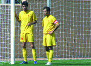 Míchel, junto al palo izquierdo, que vuelve tras su sanción (Foto: A. O.)