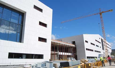 El hospital comarcal no abrirá  sus puertas hasta finales de 2013