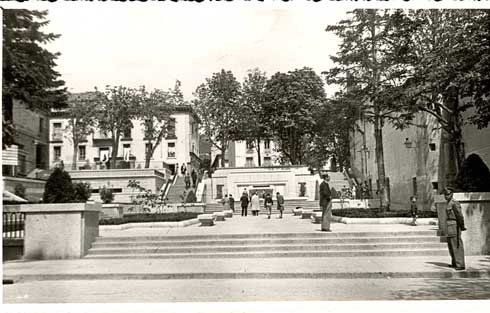 La plaza recien terminada la  remodelación. Abril de 1955