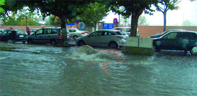 Las arquetas rebosaron agua durante días (Foto: CEDIDA)