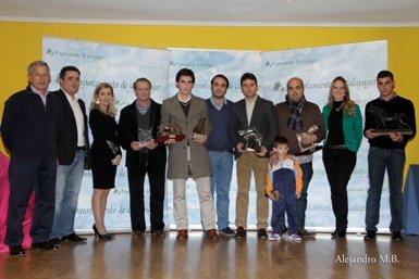 Foto de familia de los galardonados en el salón de actos del Centro Cívico