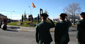 Dos sencillos homenajes recordaron al guardia civil Antonio Molina 10 años después de su asesinato