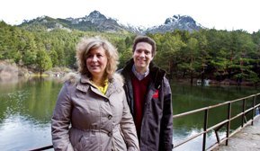 El consejero de Medio Ambiente, Borja Sarasola, con la alcaldesa de Navacerrada, Izaskun Urgoiti (Foto: C. M.)