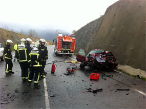 Dos jóvenes de 25 y 30 años mueren en un brutal accidente en el kilómetro 15 de la M-608  