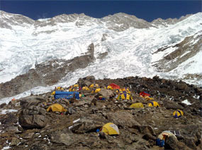 Carlos Soria ya está a pie del Kanchenjunga